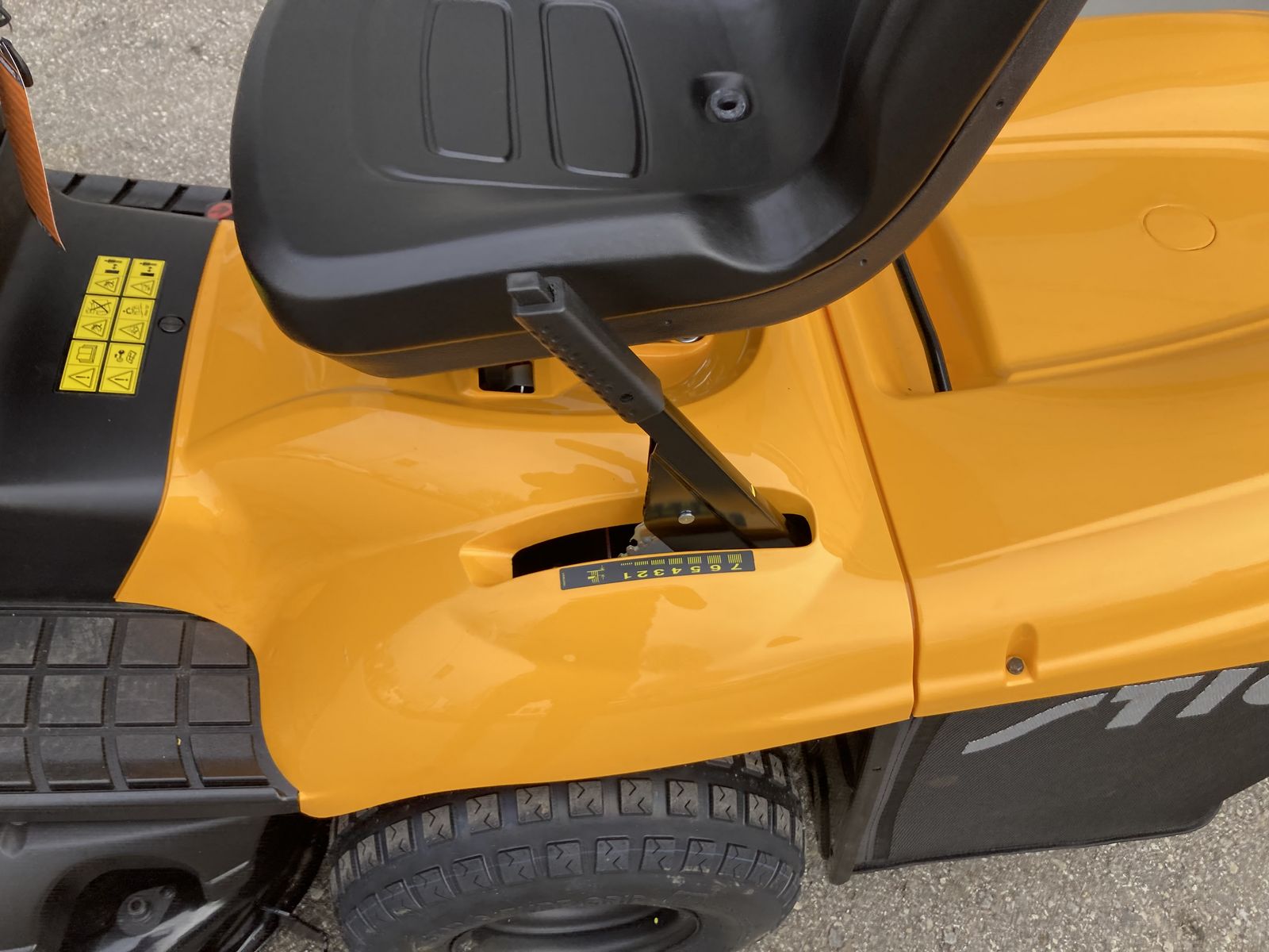 Stiga Estate 7102W  3