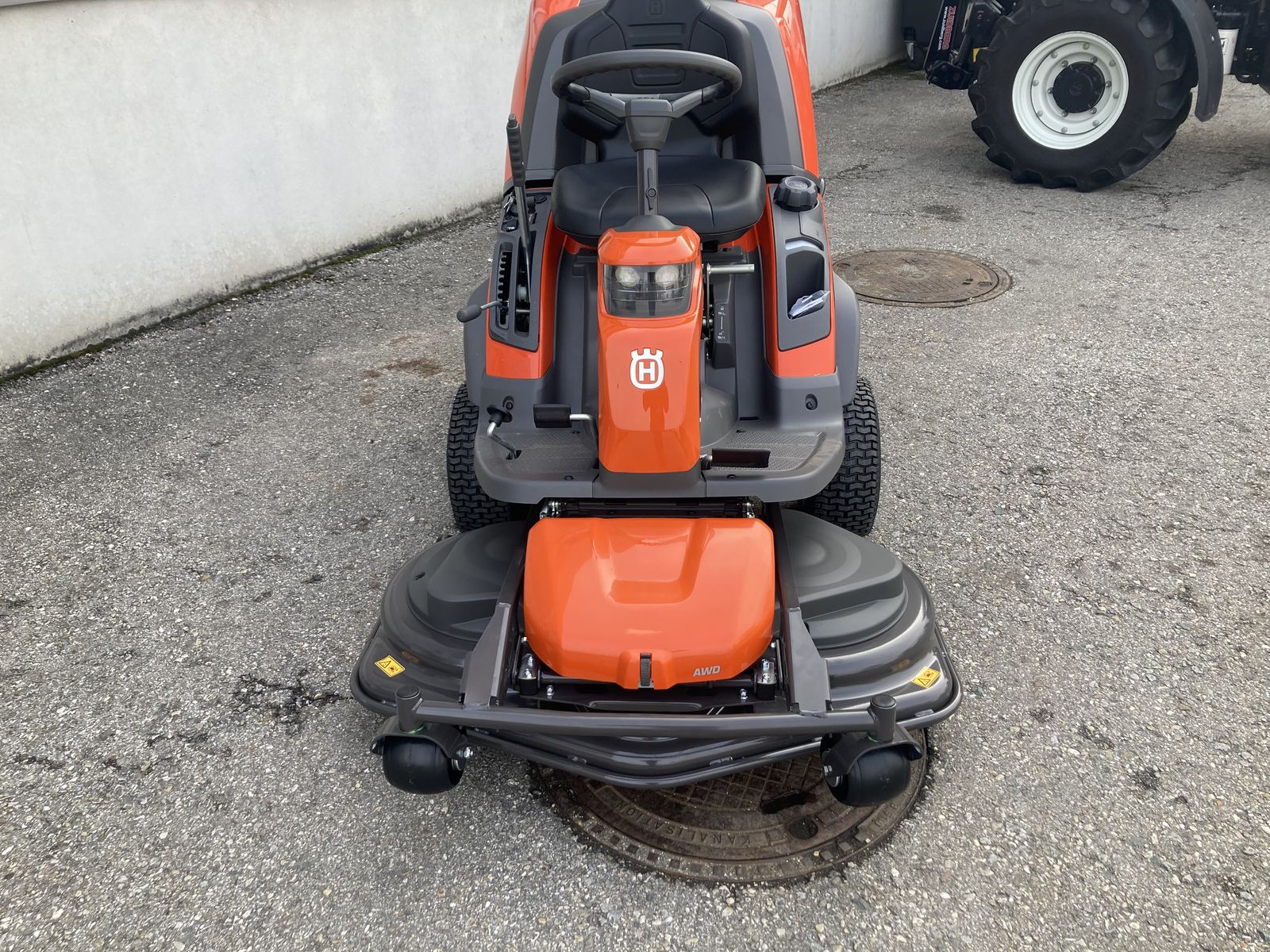 Husqvarna RC 320Ts AWD 3