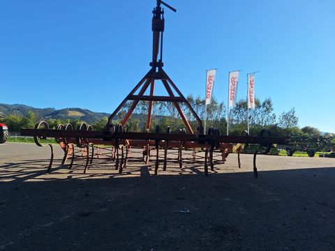 Pöttinger Leichtgrubber