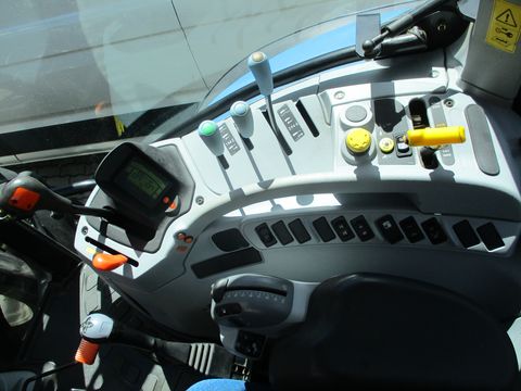 New Holland T6020 Elite