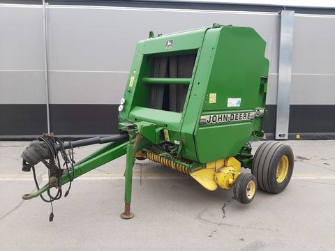 John Deere 570