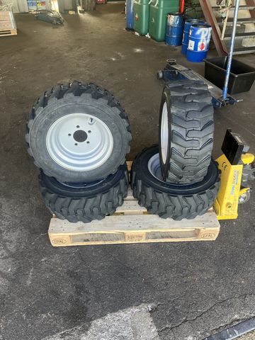 Sonstige 4 Stk. Reifen für Hoflader (Kramer) 27x10.50-15
