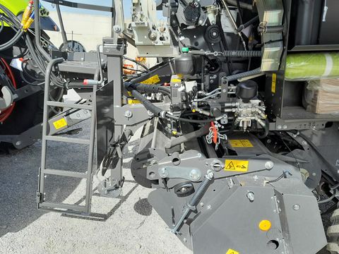 Claas VARIANT 585 RC
