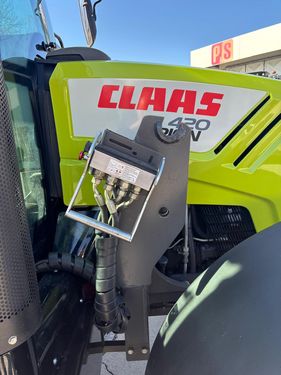 Claas Arion 420