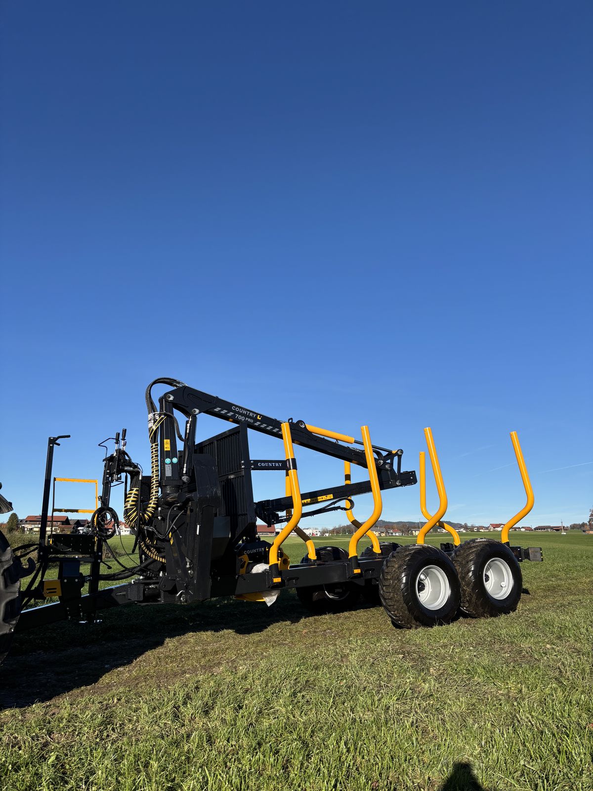 Country Country 110D mit Kran 700 Pro 1