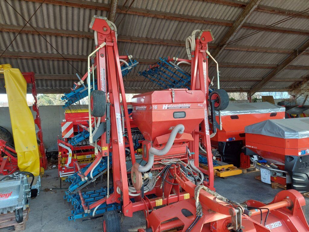 Hatzenbichler STRIEGL 12M MIT HYDR.STREUER AIR 16 2