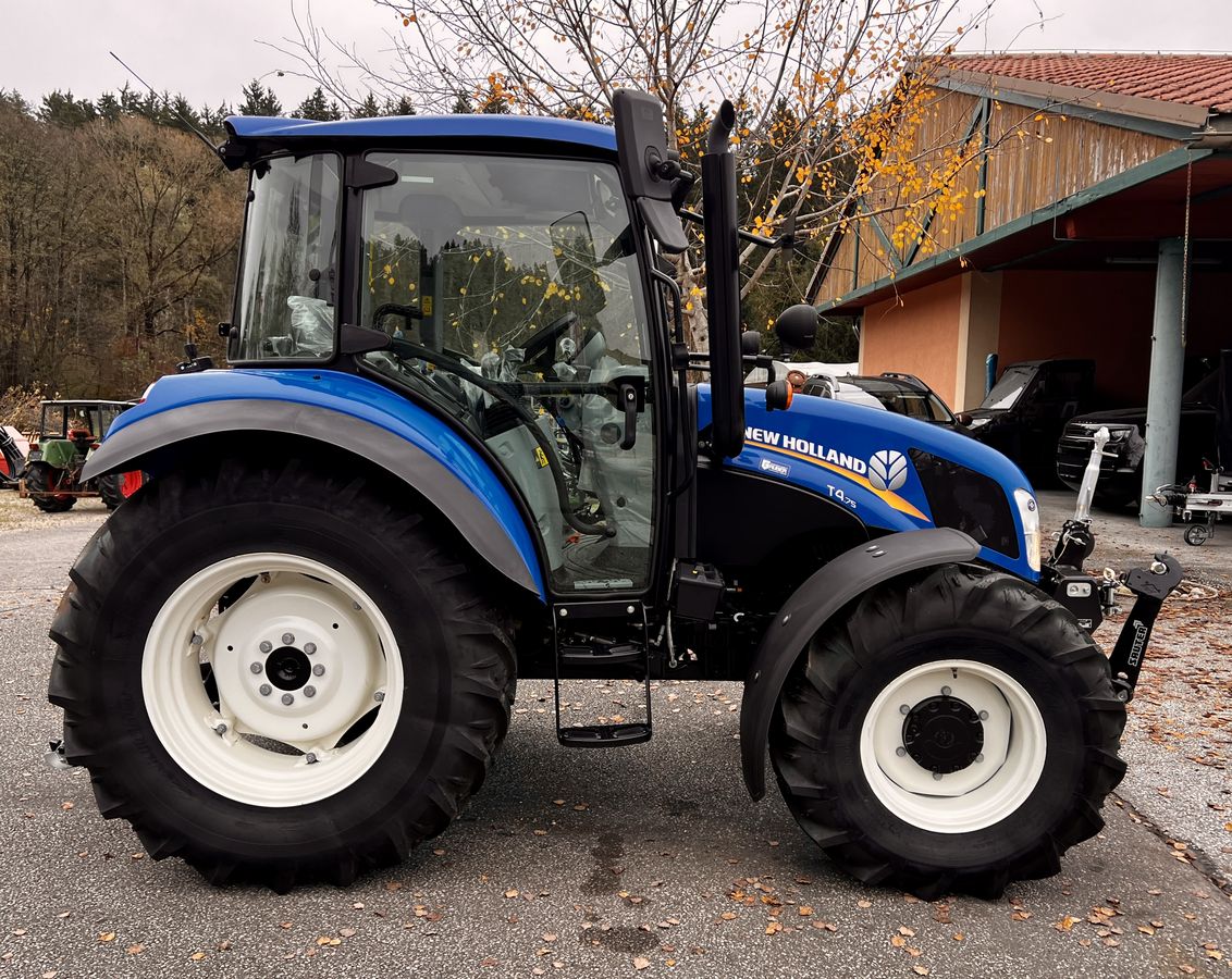 New Holland T4.75 Stage V - external operation rear hydraulcs 