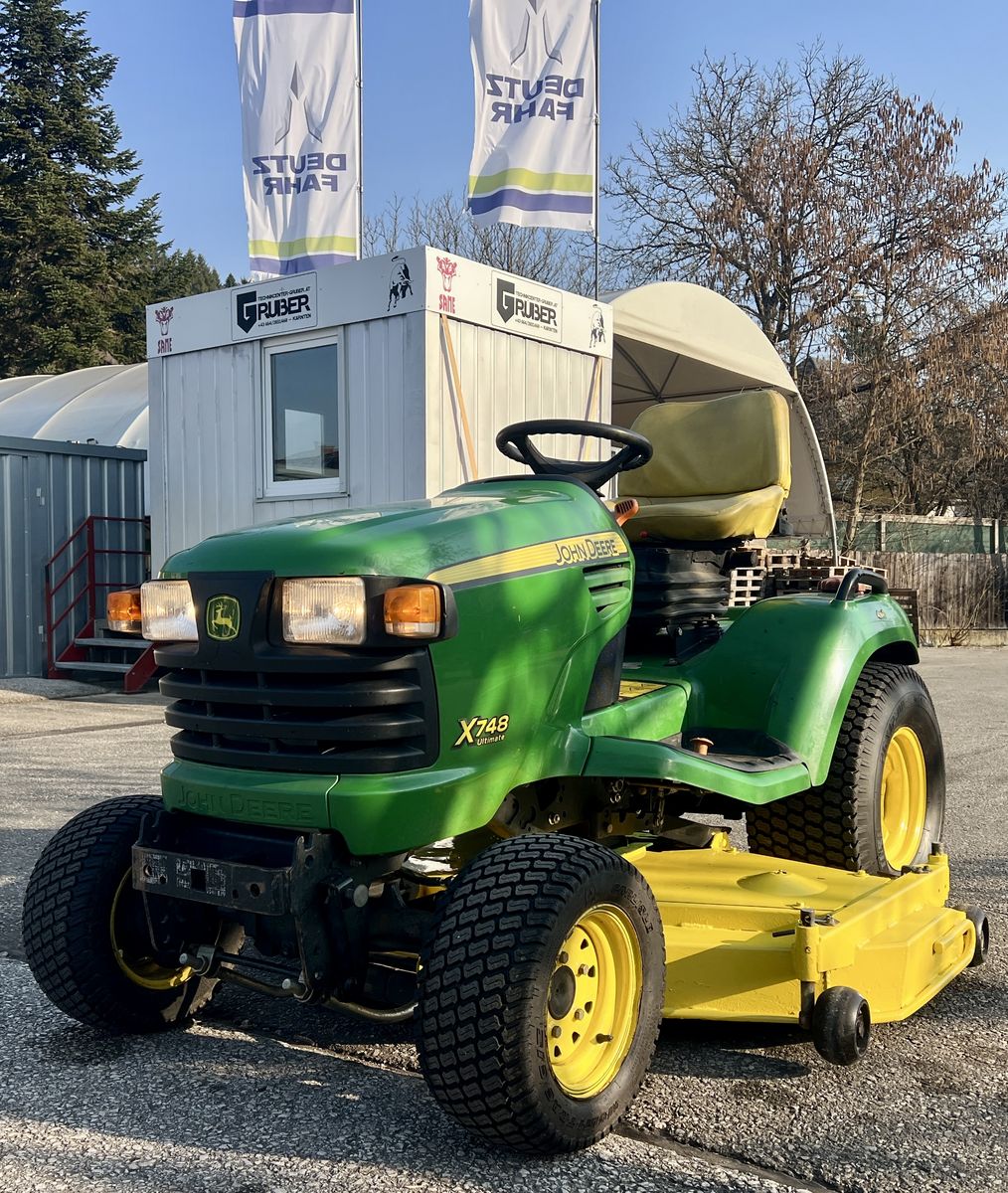 John Deere X748 3