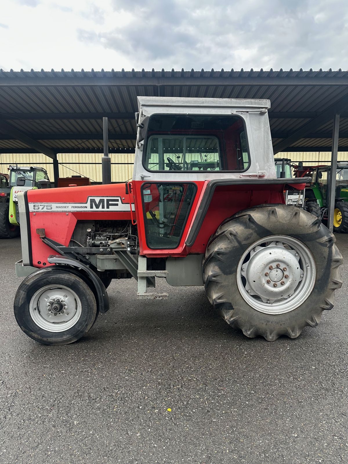 Massey Ferguson 575 2