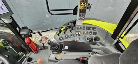 CLAAS Arion 440