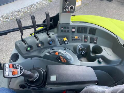 Claas Arion 420