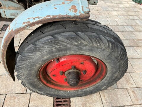 Eicher EM 300