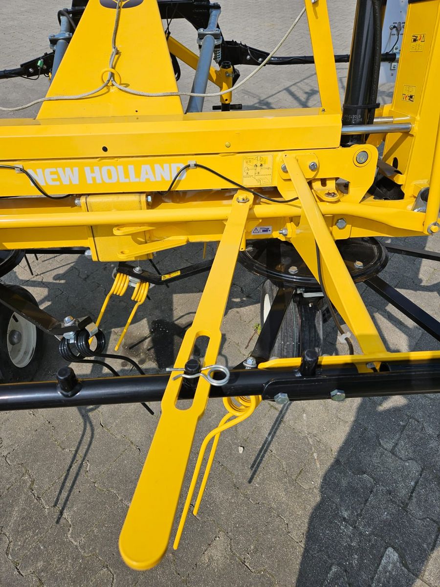 New Holland Proted 690 2