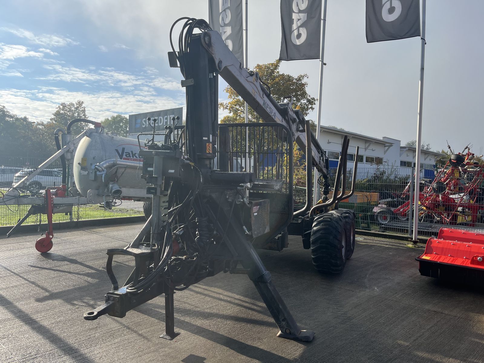 Kesla Forstanhänger 10 HD - 201 + Kran 305T 2