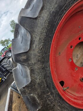 Sonstige K.-BKT 250/85R28 Kompletträder