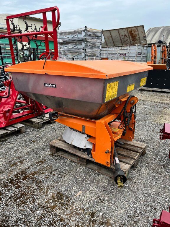 Landgut 833E Streuer 1