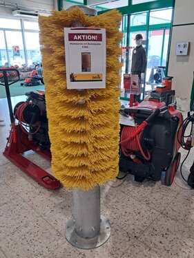 Patura K.-Pfahlbürste mit Bodenplatte