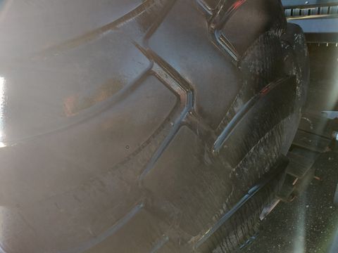BKT 750/60R30,5