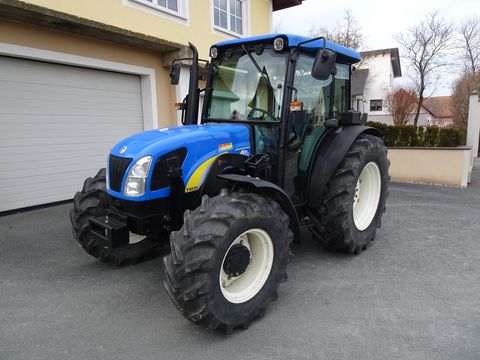 <strong>New Holland T4020 De</strong><br />