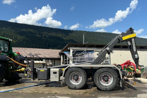 Stronga HL 140D + 1 benne