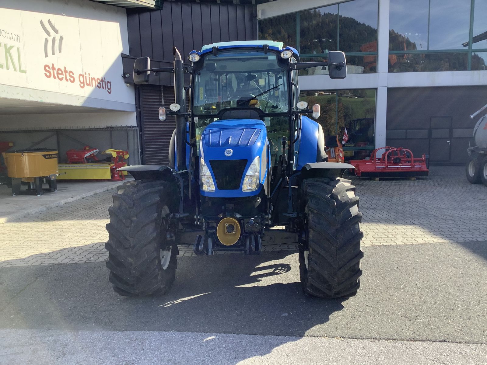 New Holland T5.105 Electro Command 1
