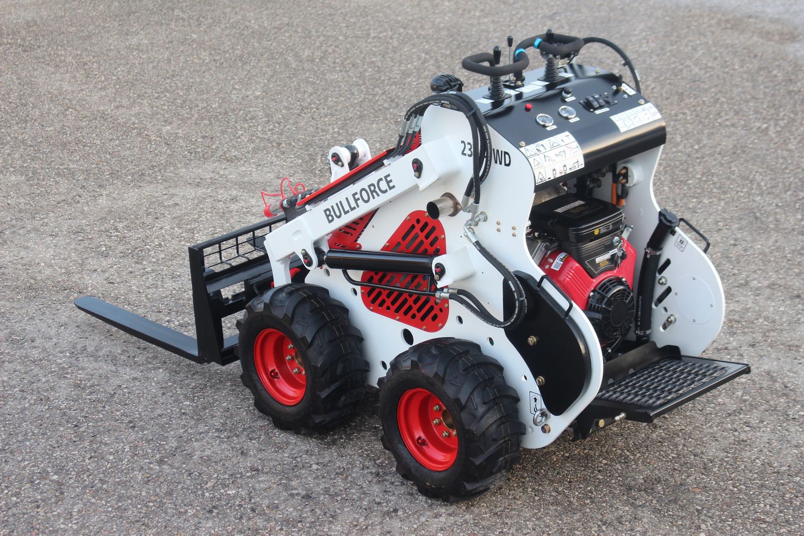 Bullforce BF230-4WD Minilader Hoflader 2