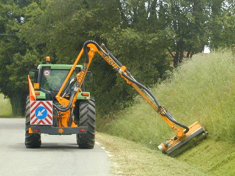 Femac DOC 400S Mulcher Seitenmulcher Böschungsmulcher 2