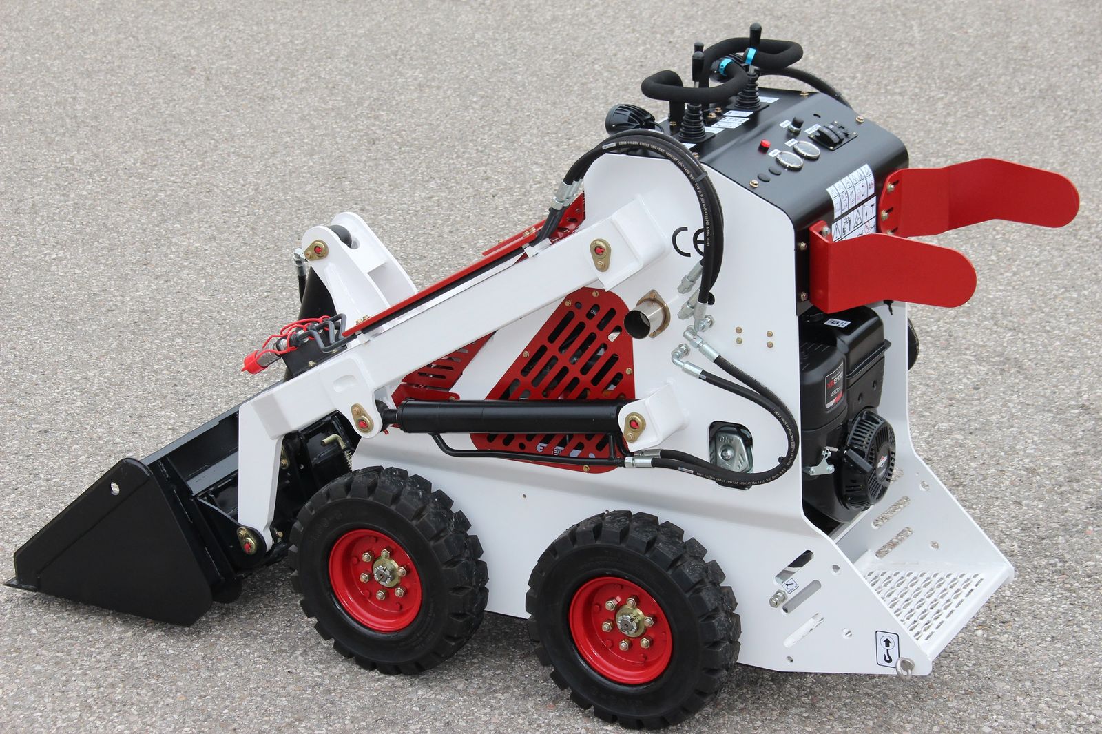 Bullforce BF130-4WD Minilader Hoflader 1