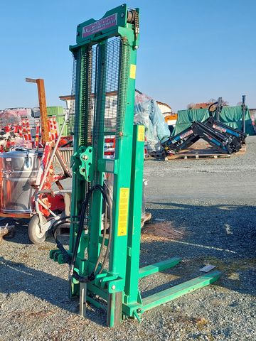 Sonstige Heckstapler 3,20 m, 1 500 kg, 1 Bewegung zum Heb