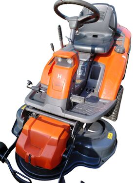 Husqvarna R 216T AWD