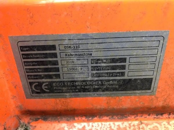 Eco Technologies Frontkehrmaschine OSK-110 mit Wildkrautbesen 3