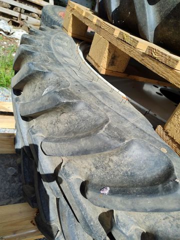 Firestone 270/80R32 & 270/95R44