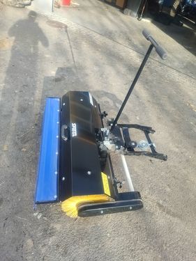 Husqvarna Kehrmaschine zu Rider RC318 & RC320