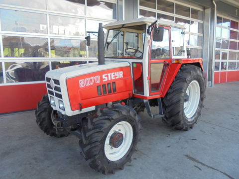 <strong>Steyr 8070</strong><br />