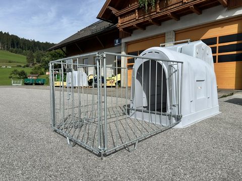 Scheickl Kälberiglu Großraum mit Umzäunung 
