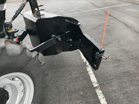 1000kg Frontgewicht mit Werkzeugkiste 2