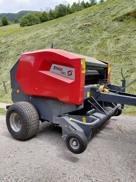 Metal-Fach Rundballenpresse Z562RN, Privatverkauf