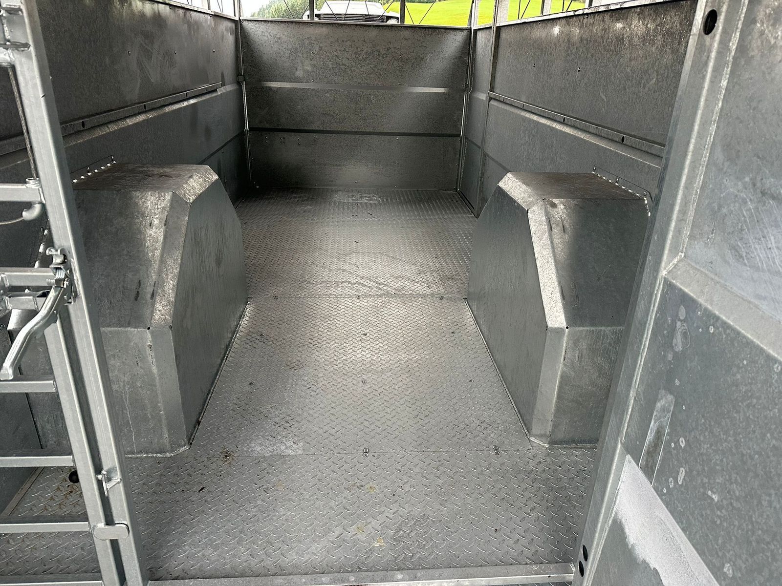 Cynkomet Viehanhänger Kurier T677H absenkbar 3