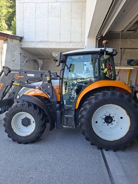 Steyr Traktor Kompakt 4085 mit Anbaugeräte Vermittlung