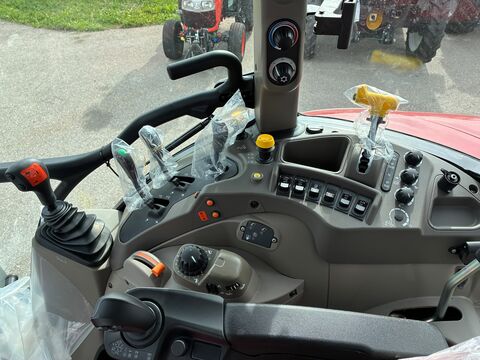 Case IH Farmall 120M