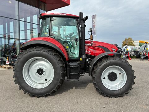 Case IH Farmall 120M