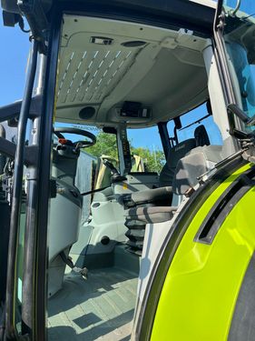 Claas Arion 430