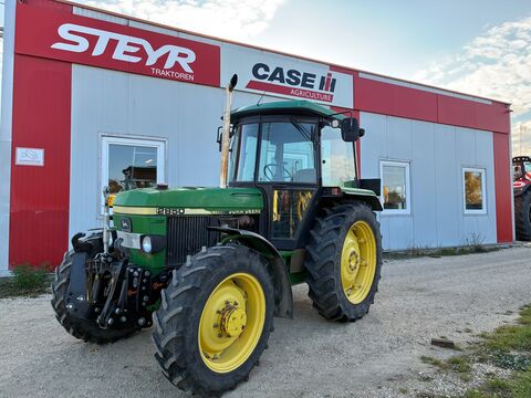 John Deere 2850