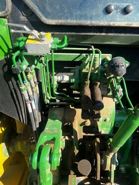 John Deere 5075M