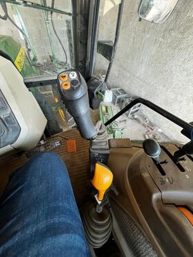 John Deere 5075M