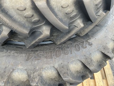 BKT 320/90 R54+320/85R38