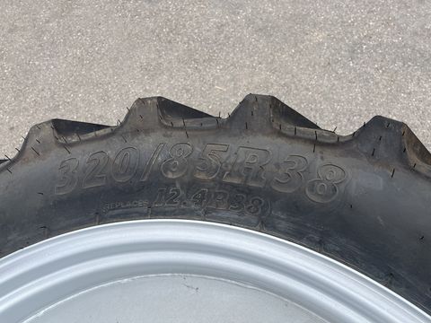 BKT 320/90 R54+320/85R38