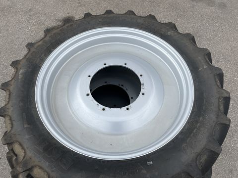BKT 320/90 R54+320/85R38