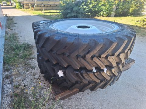BKT 480/80R46+380/85R34 Pflegeräder