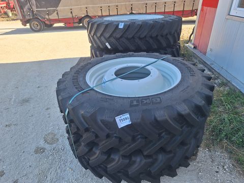 BKT 480/80R46+380/85R34 Pflegeräder